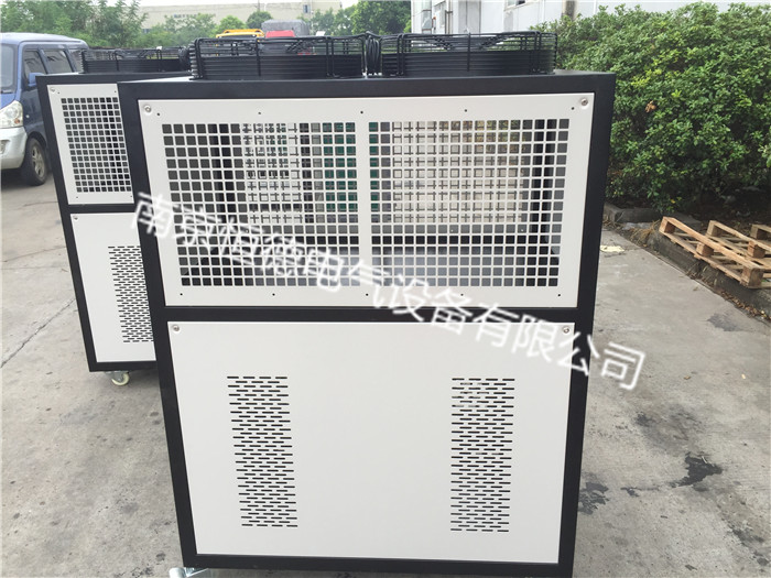 箱型水冷式冷水機